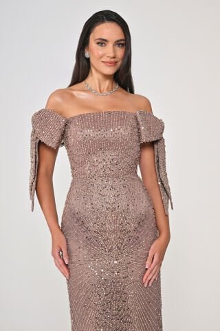 Düşük Fiyonklu Omuz Boncuklu Kumaş Midi Elbise