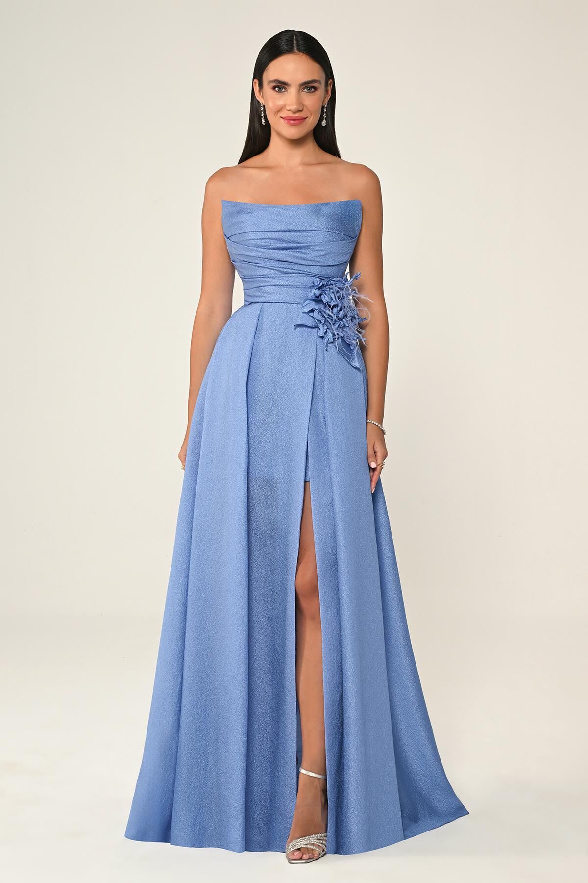 Straplez Bel Çiçek Aksesuarlı Organze Uzun Elbise İNDİGO - 38