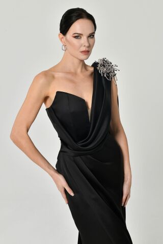 LONG DRESS WITH ONE SHOULDER BROOCHES Black - 46