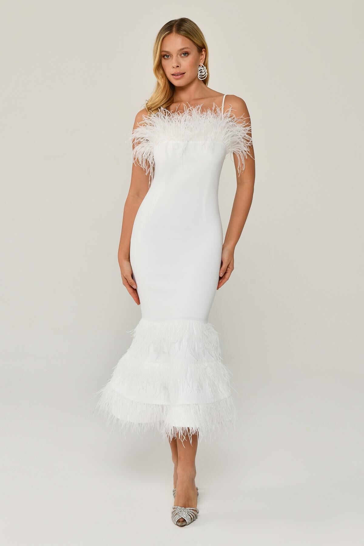 İp Askılı Göğüs Ve Eteği Tüylü Balık Midi Elbise Beyaz - 36