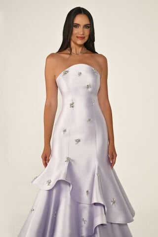 Straplez Katlı Etek Taşlı Saten Uzun Elbise