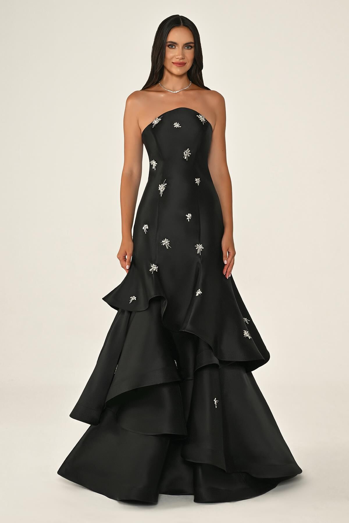 Straplez Katlı Etek Taşlı Saten Uzun Elbise