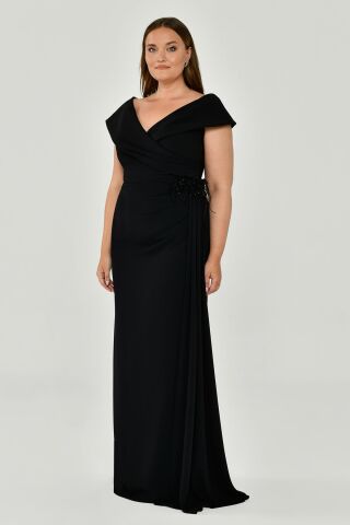 Langes Crêpe-Kleid mit V-Ausschnitt und Schlitz, Schwarz - 42