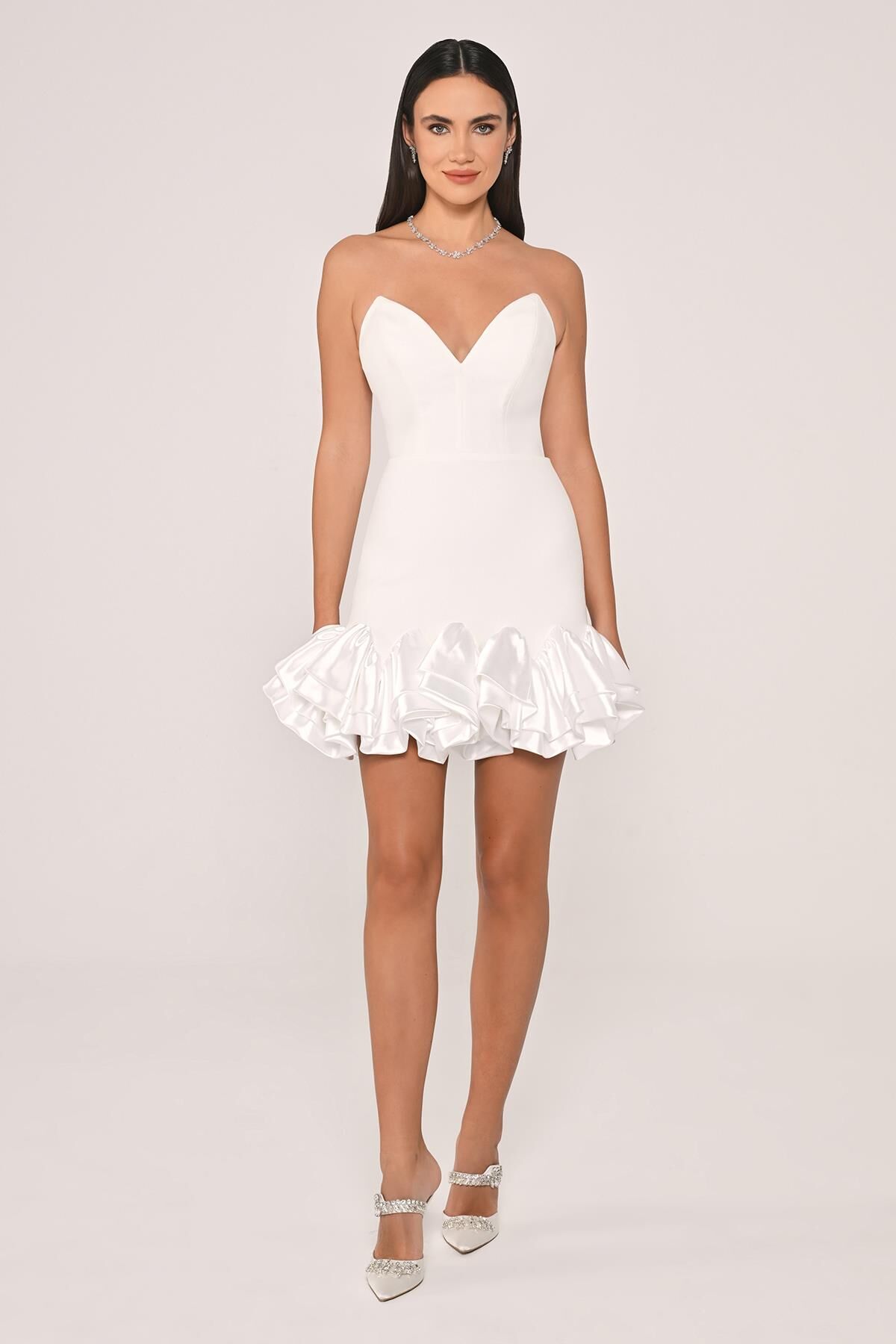Straplez Eteği Saten Fırfırlı Krep Kısa Elbise Beyaz - 40