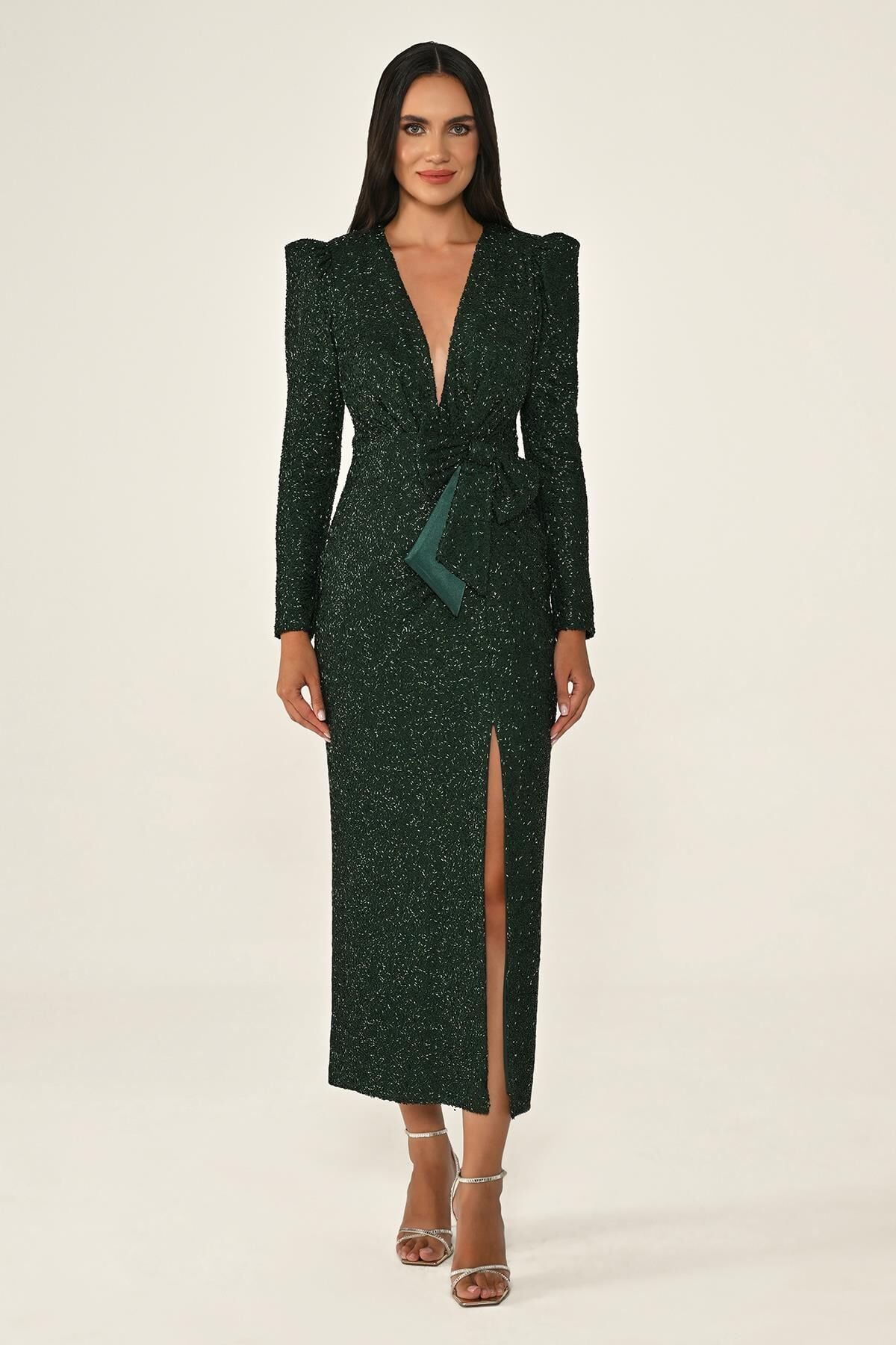 Uzun Kollu Derin V Yaka Vatkalı Yırtmaçlı Payet Midi Elbise