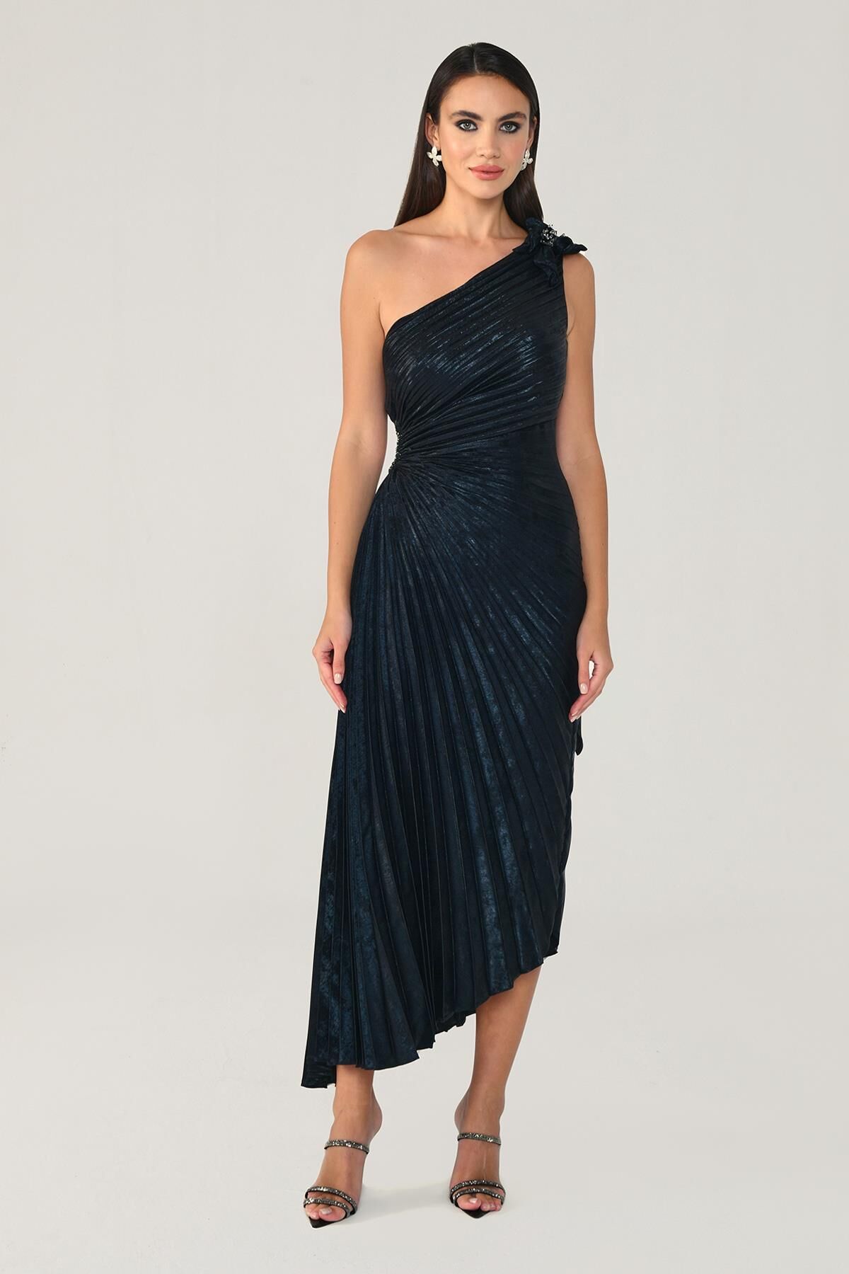 Tek Omuz Piliseli Parlak Kadife Midi Elbise Siyah - 36