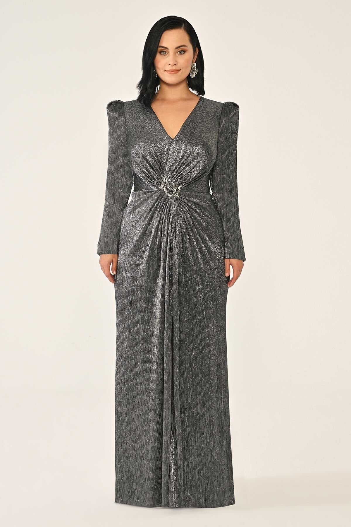 Uzun Kollu Vatkalı Broşlu Parlak Şifon Uzun Elbise SİYAH / GÜMÜŞ - 46