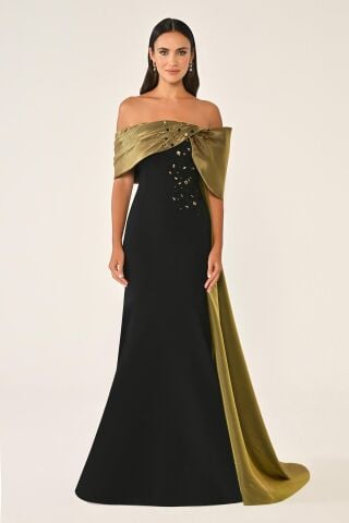 Düşük Omuz Üst Aksesuarlı Kuyruklu Krep Elbise