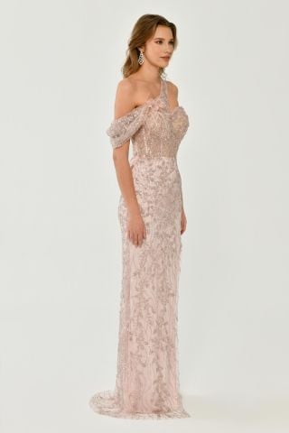 Tek Düşük Omuz Yandan Yırtmaçlı Boncuklu Kumaş Uzun Elbise