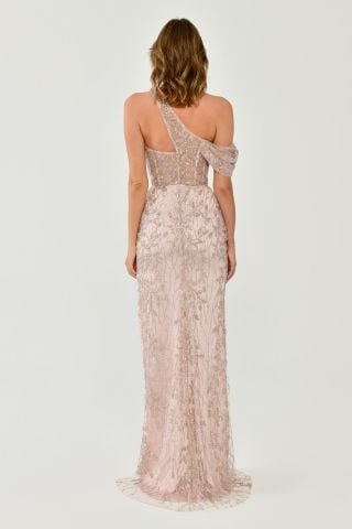 Tek Düşük Omuz Yandan Yırtmaçlı Boncuklu Kumaş Uzun Elbise