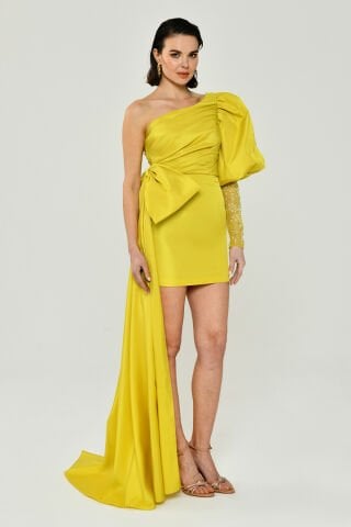 Kurzes Kleid aus Taft mit seitlichen Ballonärmeln