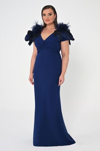 V Yaka Omıuzları Tüy Aksesuarlı Uzun Elbise Lacivert - 44