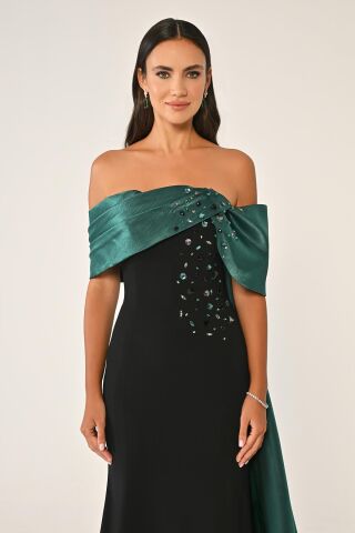 Off Shoulder Top Accessoire Tailliertes Kreppkleid SCHWARZ / SMARAGD - 36