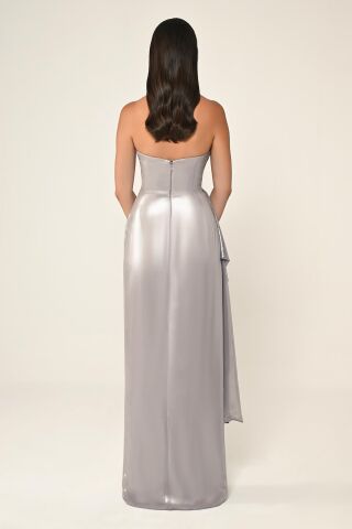 Straplez Parlak Kumaş Yandan Yırtmaçlı Uzun Elbise Gri - 40