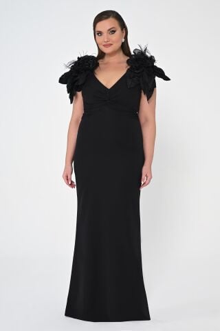 V Yaka Omıuzları Tüy Aksesuarlı Uzun Elbise Siyah - 38