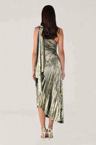 Tek Omuz Piliseli Parlak Kadife Midi Elbise ALTIN / ZÜMRÜT - 38