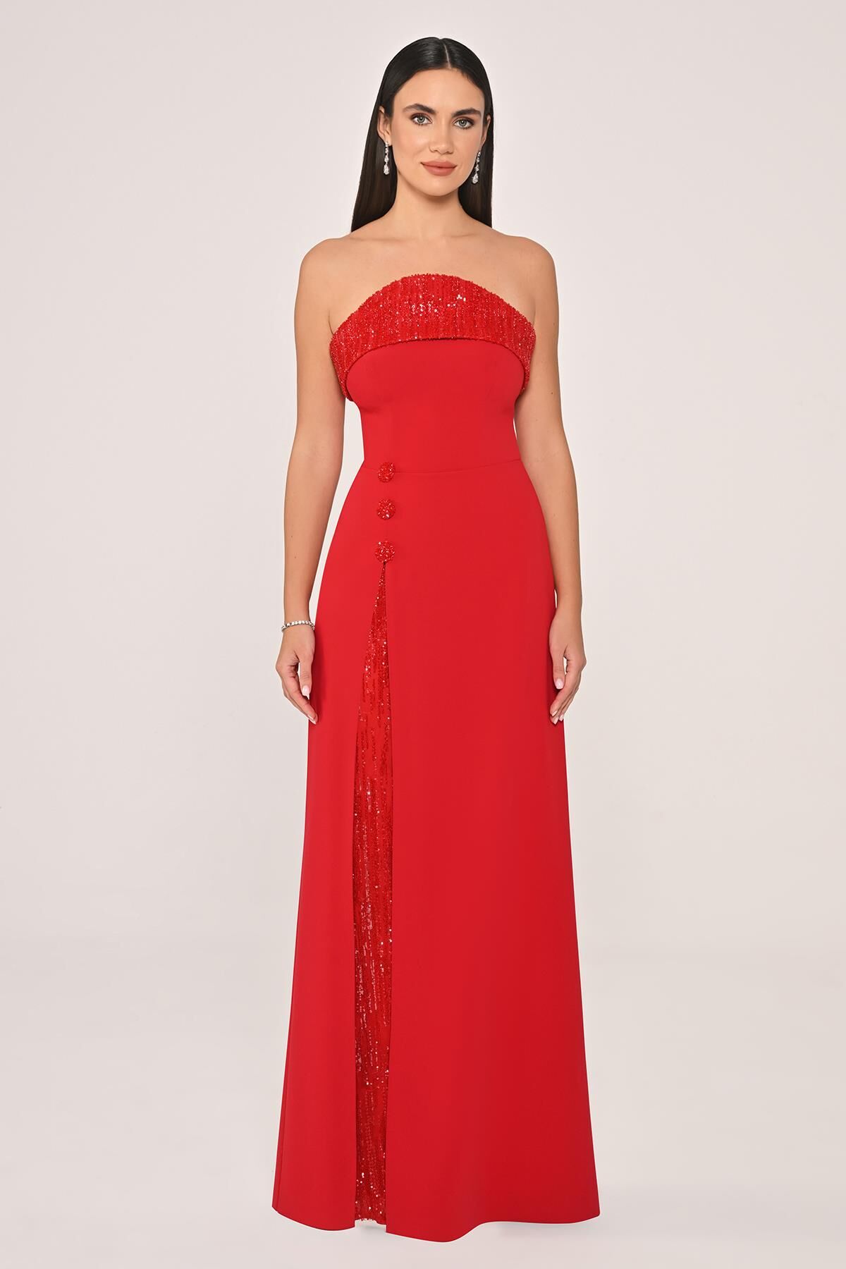 Straplez Göğsü ve Yırtmacı Payetli Krep Uzun Elbise Kırmızı - 44