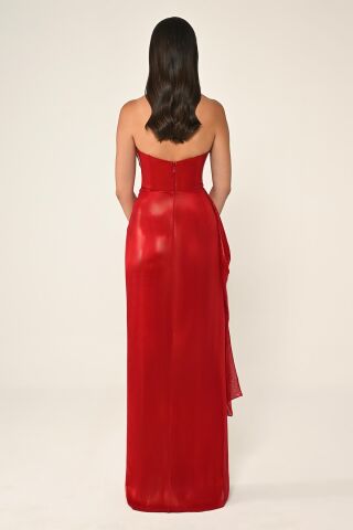 Trägerloses, langes Kleid aus glänzendem Stoff mit Seitenschlitz, Rot - 44