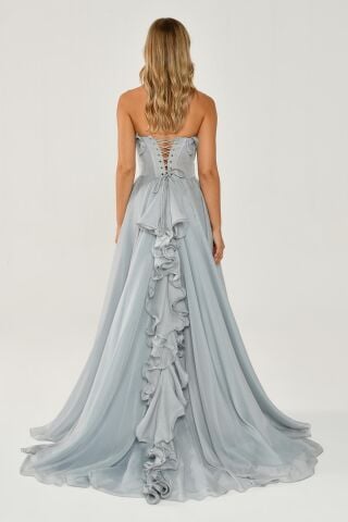 Trägerloses, langes Chiffonkleid mit Rüschen und doppeltem Schlitz, Grau - 38