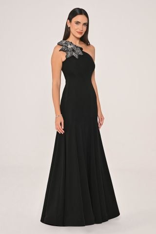 Tek Omuz Çiçek Aksesuarlı Krep Uzun Elbise
