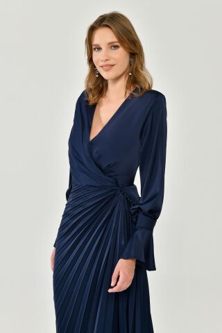 Uzun Kol V Yaka Pliseli Saten Midi Elbise Lacivert - 46