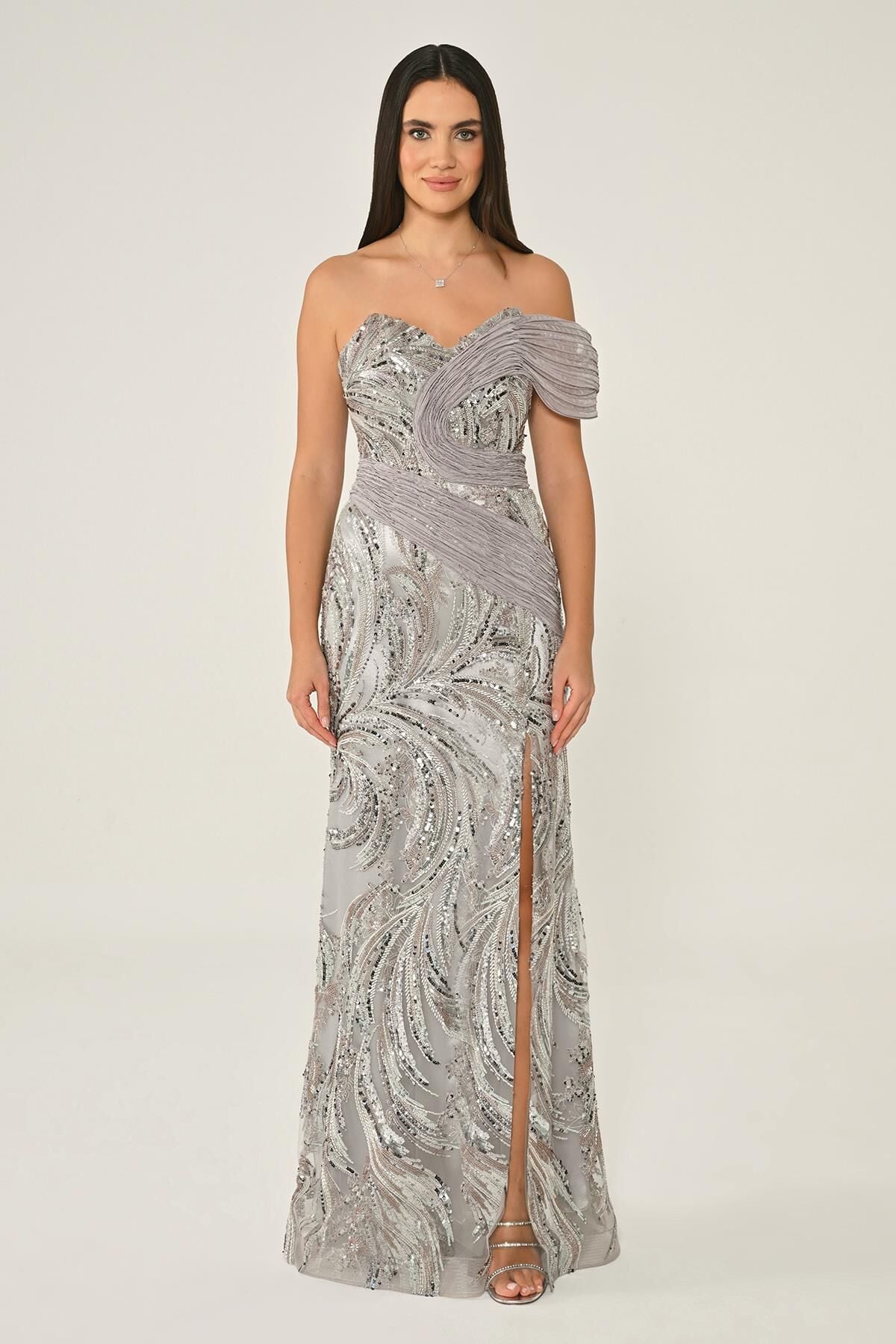 Tek Düşük Omuz Yandan Yırtmaçlı Payet Uzun Elbise Gri - 36