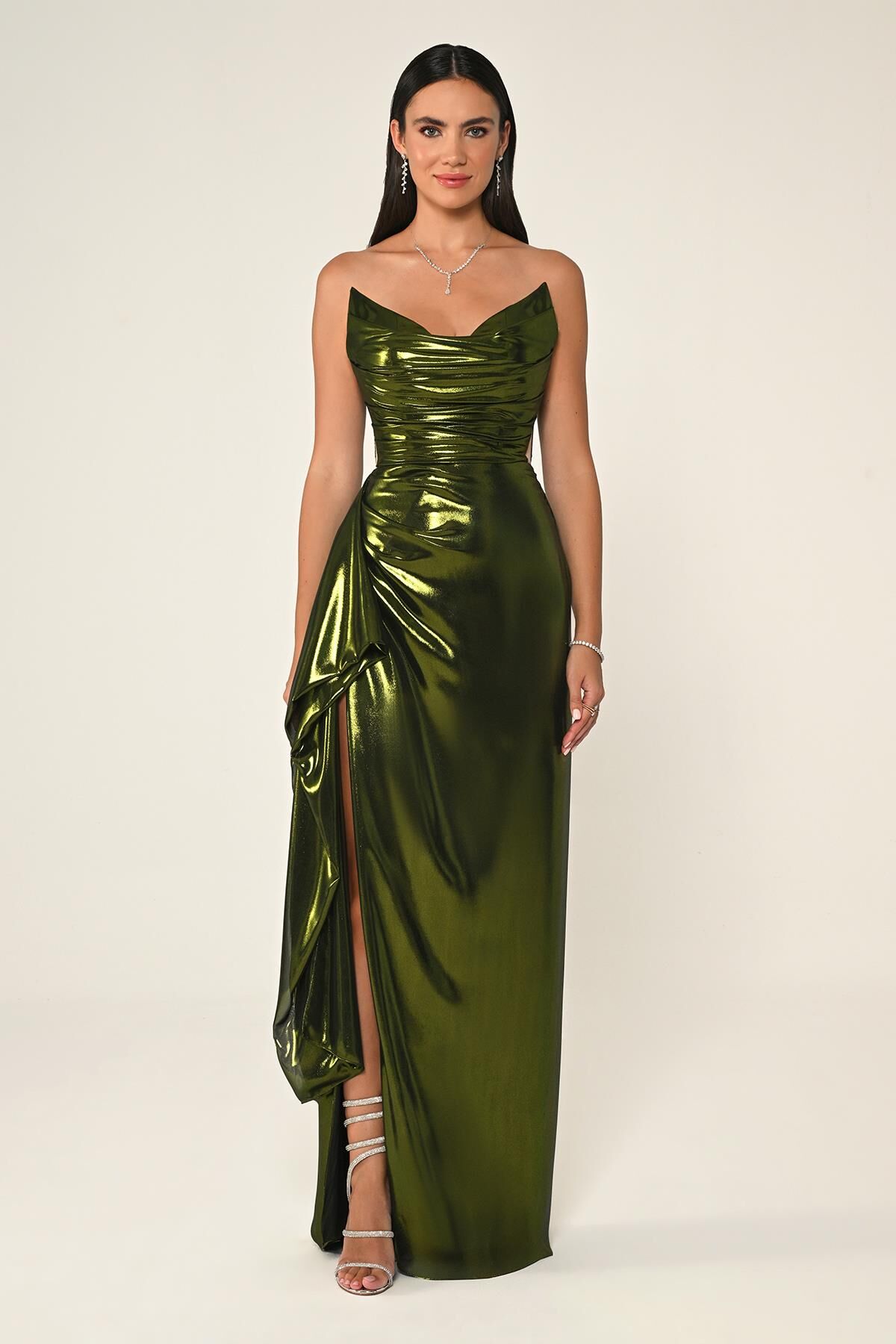 Straplez Parlak Kumaş Yandan Yırtmaçlı Uzun Elbise SİYAH / YEŞİL