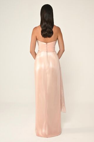 Straplez Parlak Kumaş Yandan Yırtmaçlı Uzun Elbise Pudra - 36