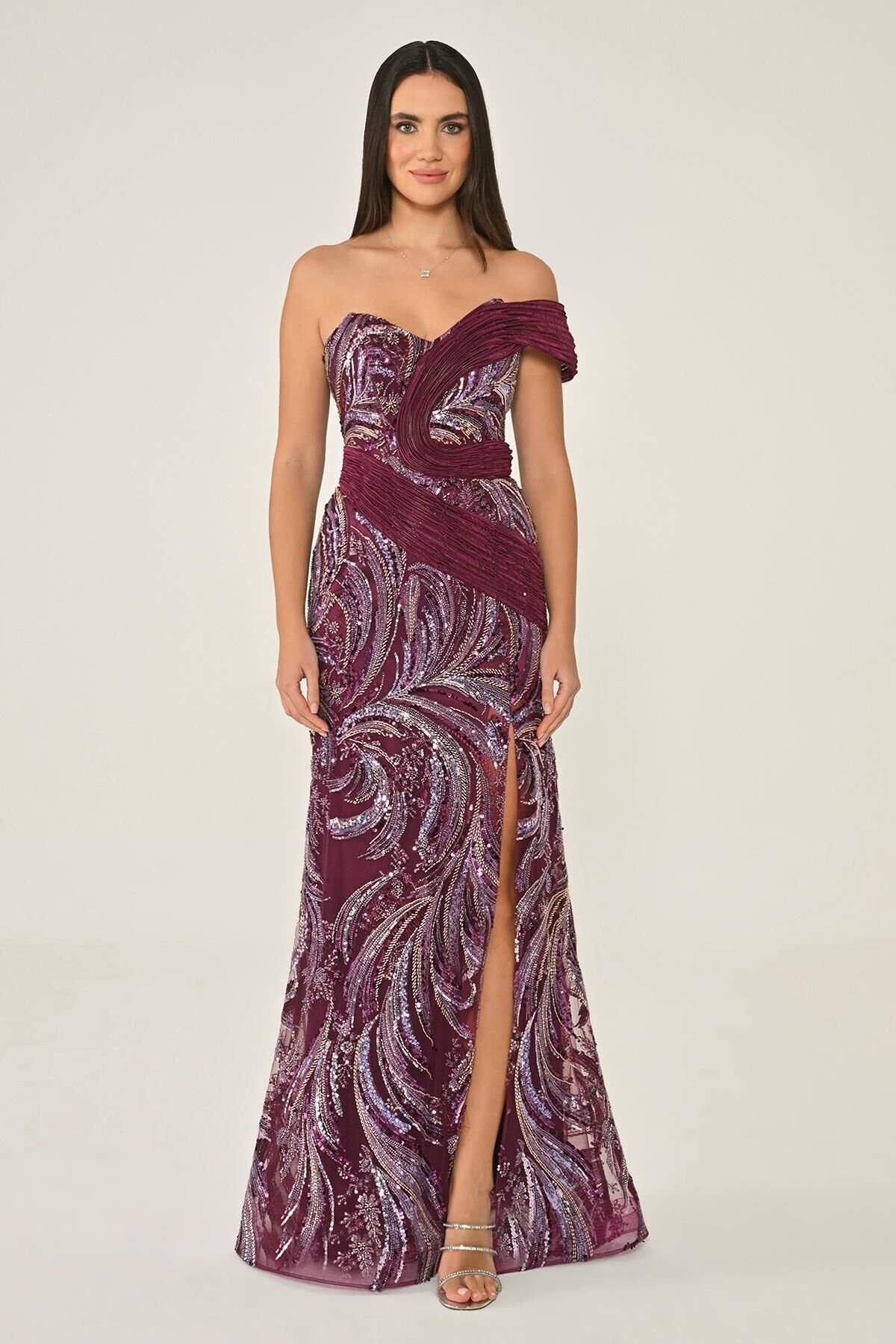 Tek Düşük Omuz Yandan Yırtmaçlı Payet Uzun Elbise Mürdüm - 40