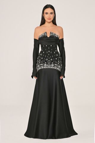 Straplez Taş Aksesuarlı Kollu Saten Uzun Elbise