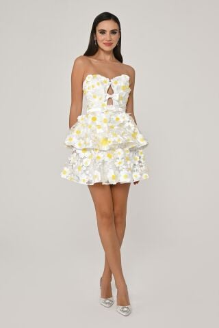 Straplez 3 Boyut Çiçek Aksesuarlı Kısa Elbise Beyaz - 36