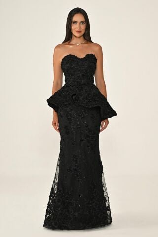 Straplez Belden Volanlı 3 Boyut Çiçek Akseuarlı Uzun Elbise