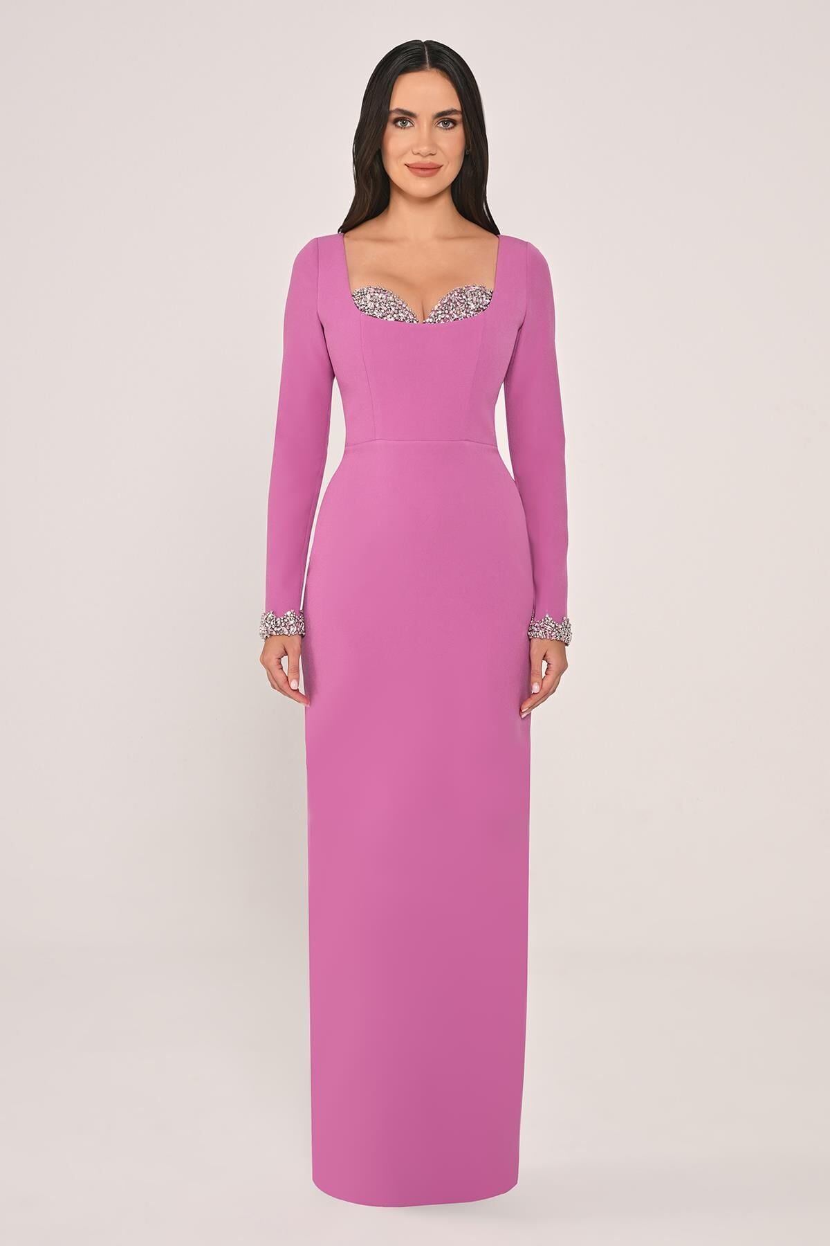 Göğüs ve Kolu işlemeli Dar Kesim Krep Uzun Elbise