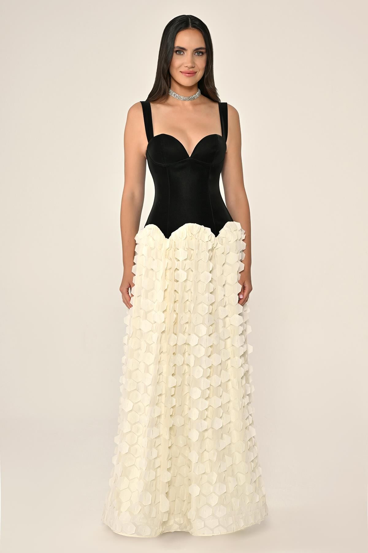 Kalp Göğüs Üst Lateks Kumaş Eteği 3 Boyut Tül Uzun Elbise SİYAH / EKRU - 40