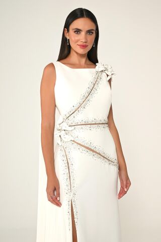 Çiçek ve Taş Aksesuarlı Yırtmaçlı Şallı Uzun Elbise Beyaz - 44