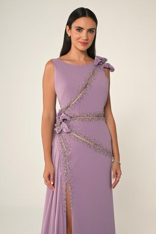 Çiçek ve Taş Aksesuarlı Yırtmaçlı Şallı Uzun Elbise Lila - 42