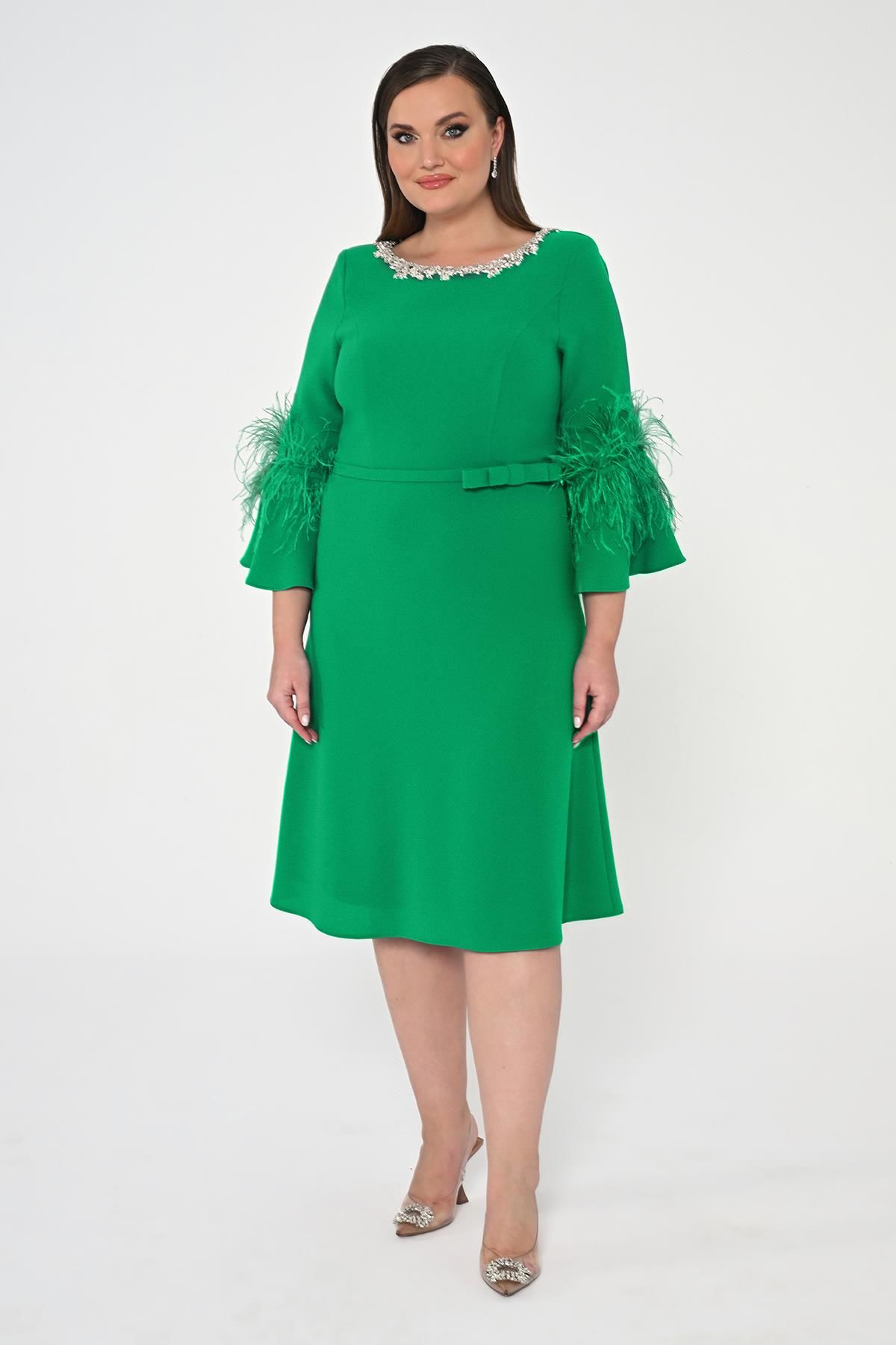 Taşlı Bisiklet Yaka Kolları Tüylü Krep Midi Elbise