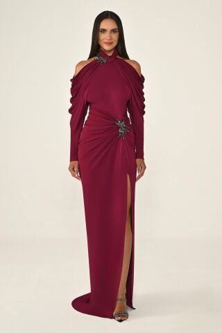 Omuzları Açık Boyun ve Belden Aksesuarlı Krep Uzun Elbise VİŞNE - 36