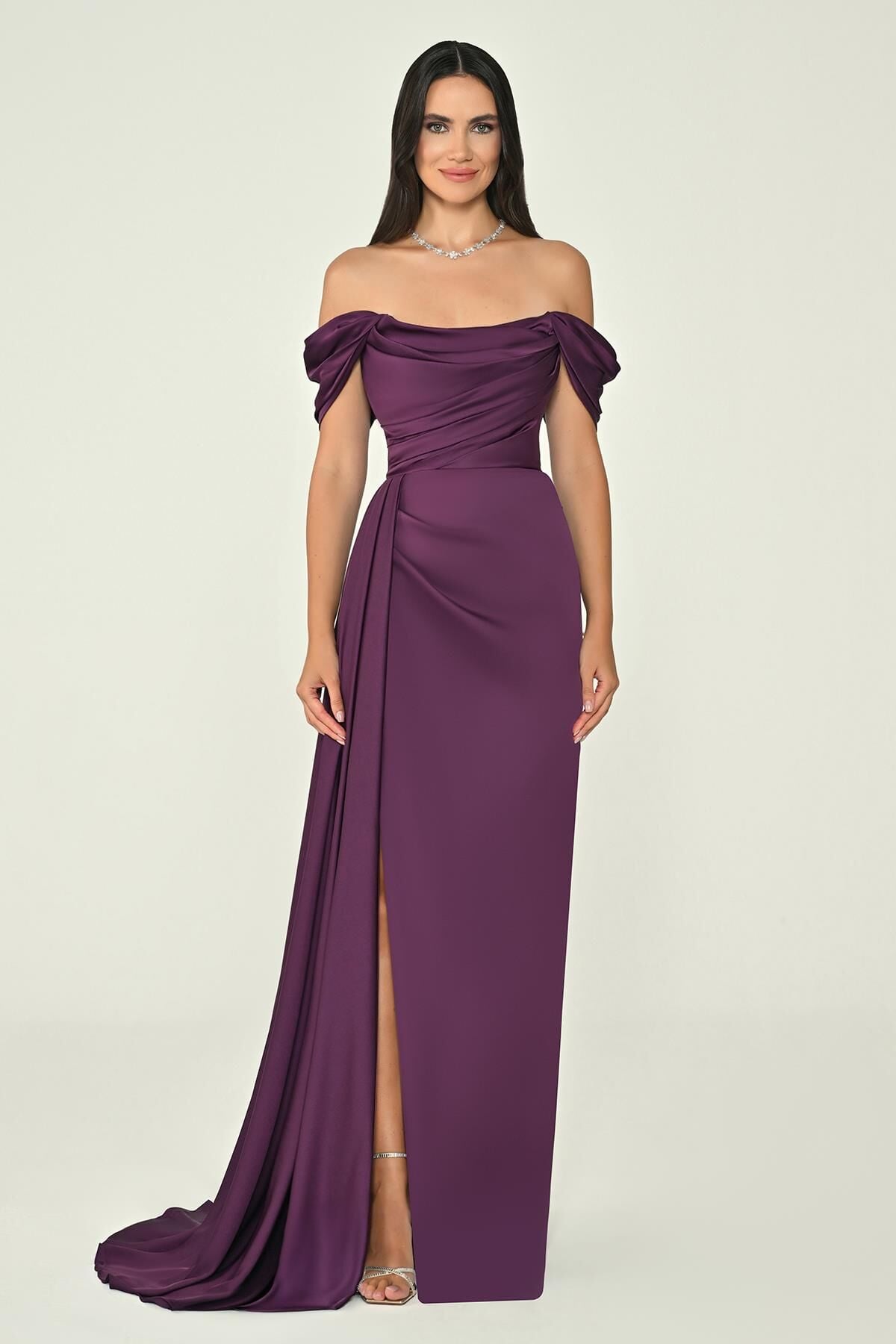 Düşük Omuz Yandan Yırtmaçlı Saten Uzun Elbise