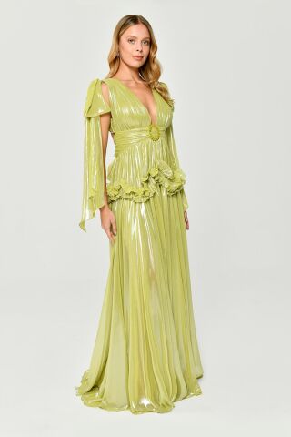 Langes Kleid aus glänzendem Chiffon mit tiefem V-Ausschnitt, Rüschen und Schnallen, APFELGRÜN - 42