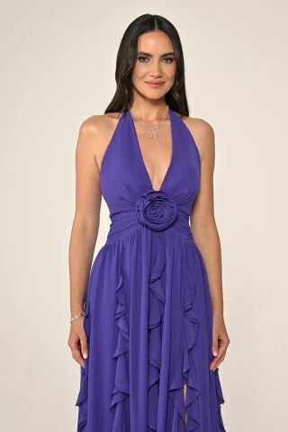 Derin V Yaka Çiçek Aksesuarlı Şifon Uzun Elbise