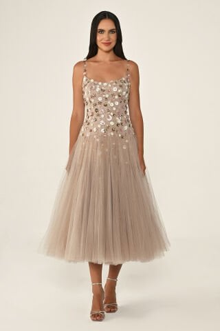 Askılı Üst Payet 3 Boyut Çiçek Aksesuarlı Tül Midi Elbise