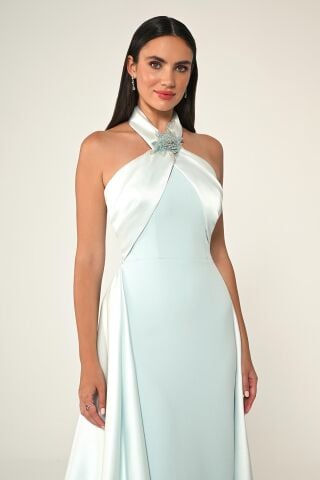 Boyundan Geçmeli Çiçek Aksesuarlı Uzun Elbise AÇIK MAVİ - 42