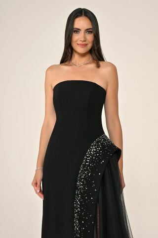 Straplez Eteği Taşlı Tüllü Krep Uzun Elbise