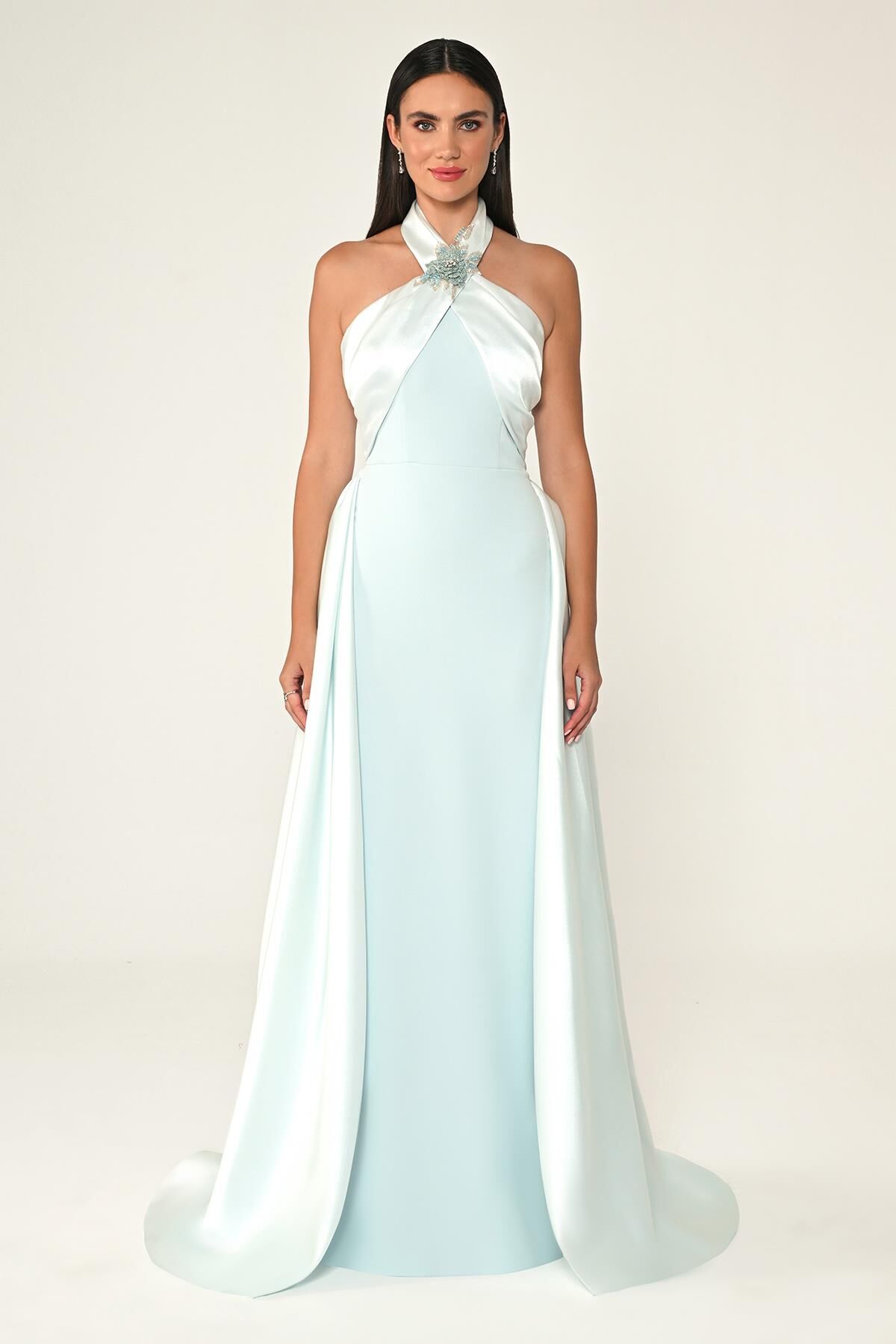 Boyundan Geçmeli Çiçek Aksesuarlı Uzun Elbise AÇIK MAVİ - 44