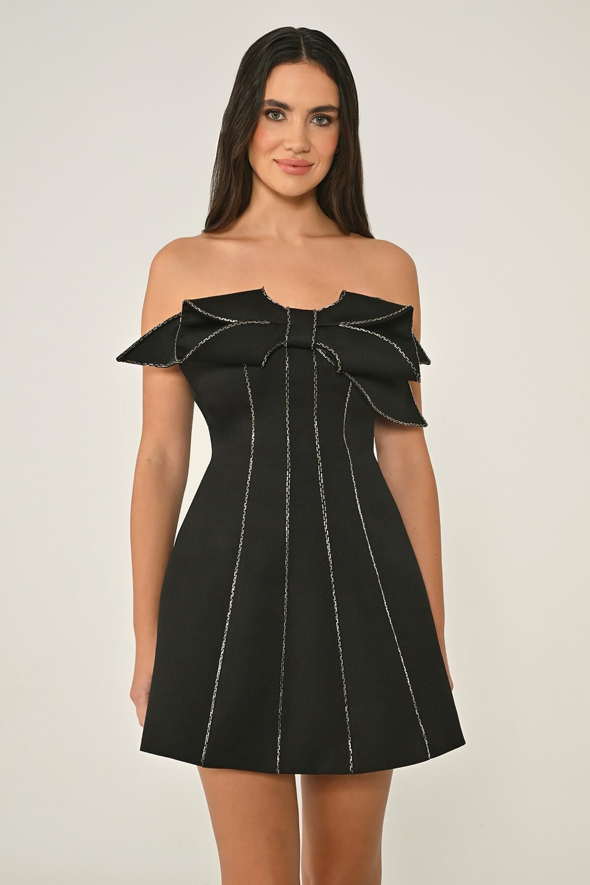 Straplez Üstü Fiyonk Saten Kısa Elbise