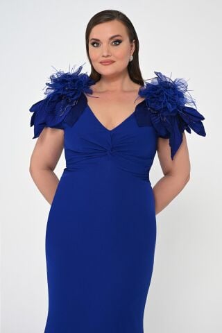 V Yaka Omıuzları Tüy Aksesuarlı Uzun Elbise SAKS - 48