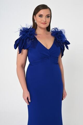 V Yaka Omıuzları Tüy Aksesuarlı Uzun Elbise SAKS - 48