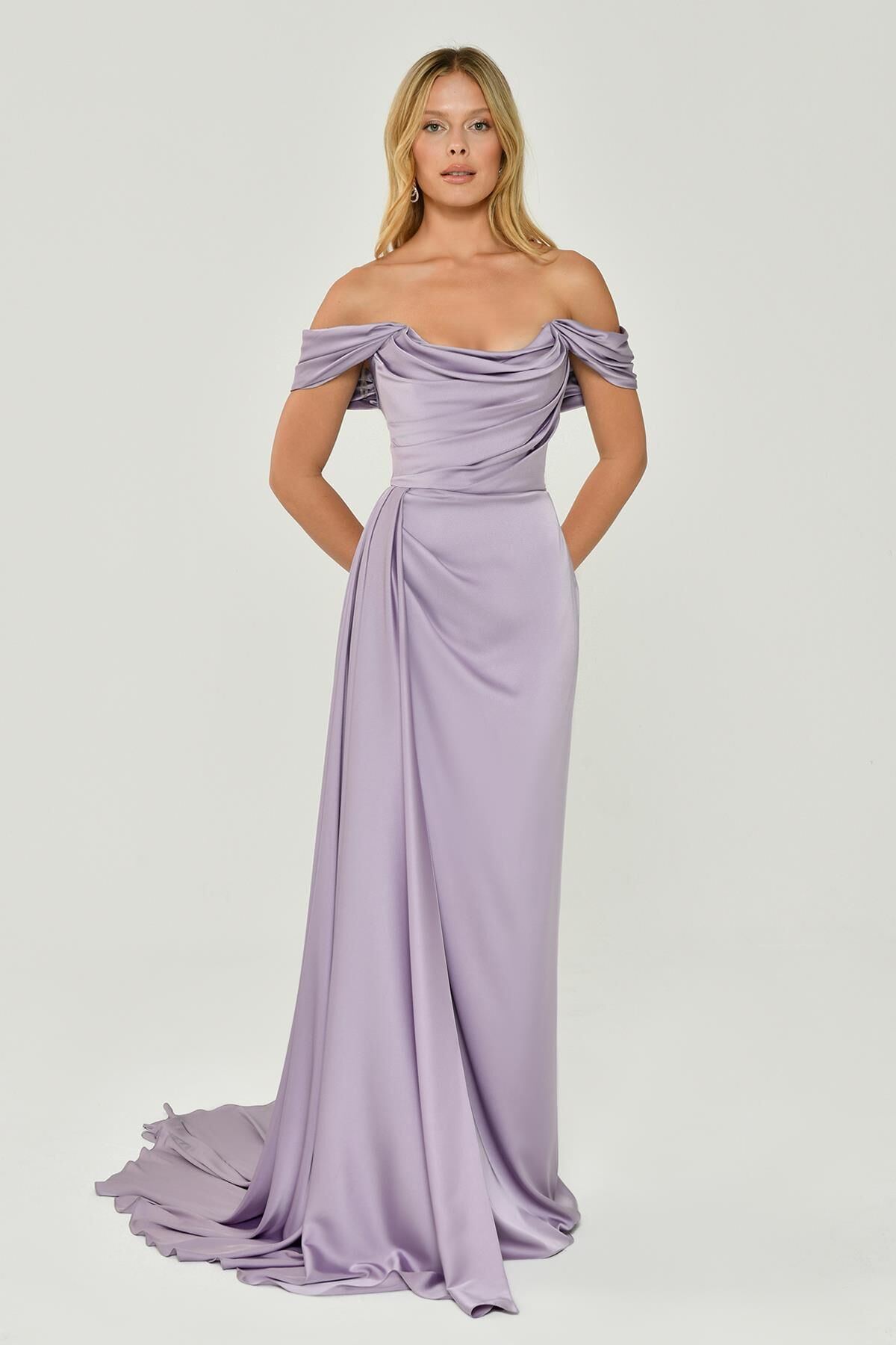 Düşük Omuz Yandan Yırtmaçlı Saten Uzun Elbise AÇIK LİLA - 40