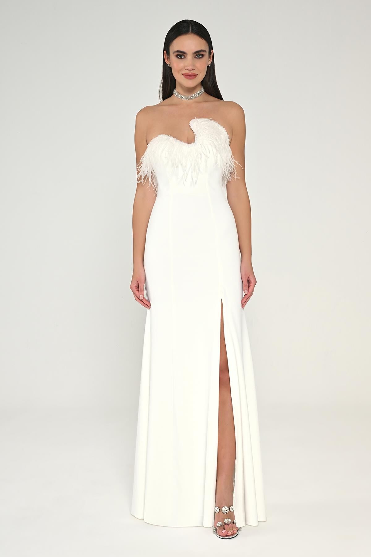 Straplez Üst Tüylü Asimetrik Kesim Krep Uzun Elbise Beyaz - 40